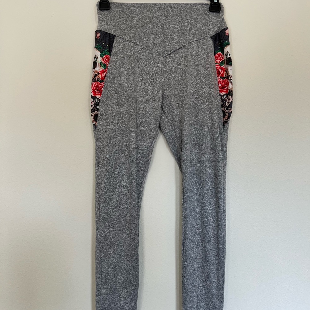 Gray Skull Leggings